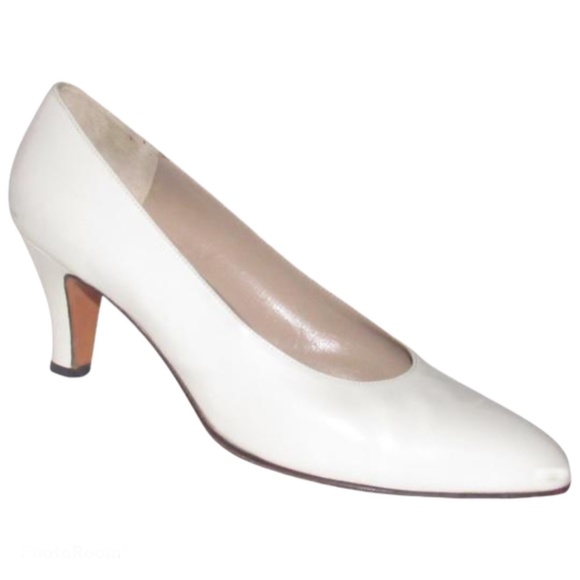 Salvatore Ferragamo Shoes - Vintage 80's Ferragamo White Leather Pumps Heels Size 7.5